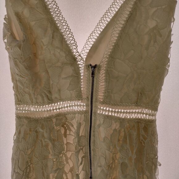 Lulu's crochet dress   - Picture 5 of 11